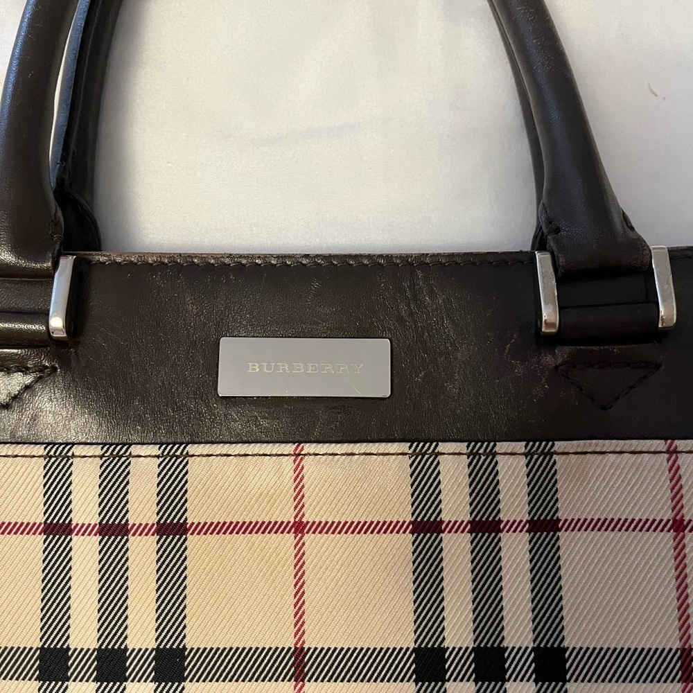 Burberry tote bag!
Made in italy